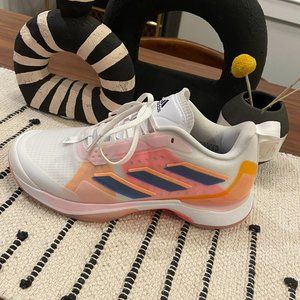 NWOT - adidas AVACOURT Tennis Shoes